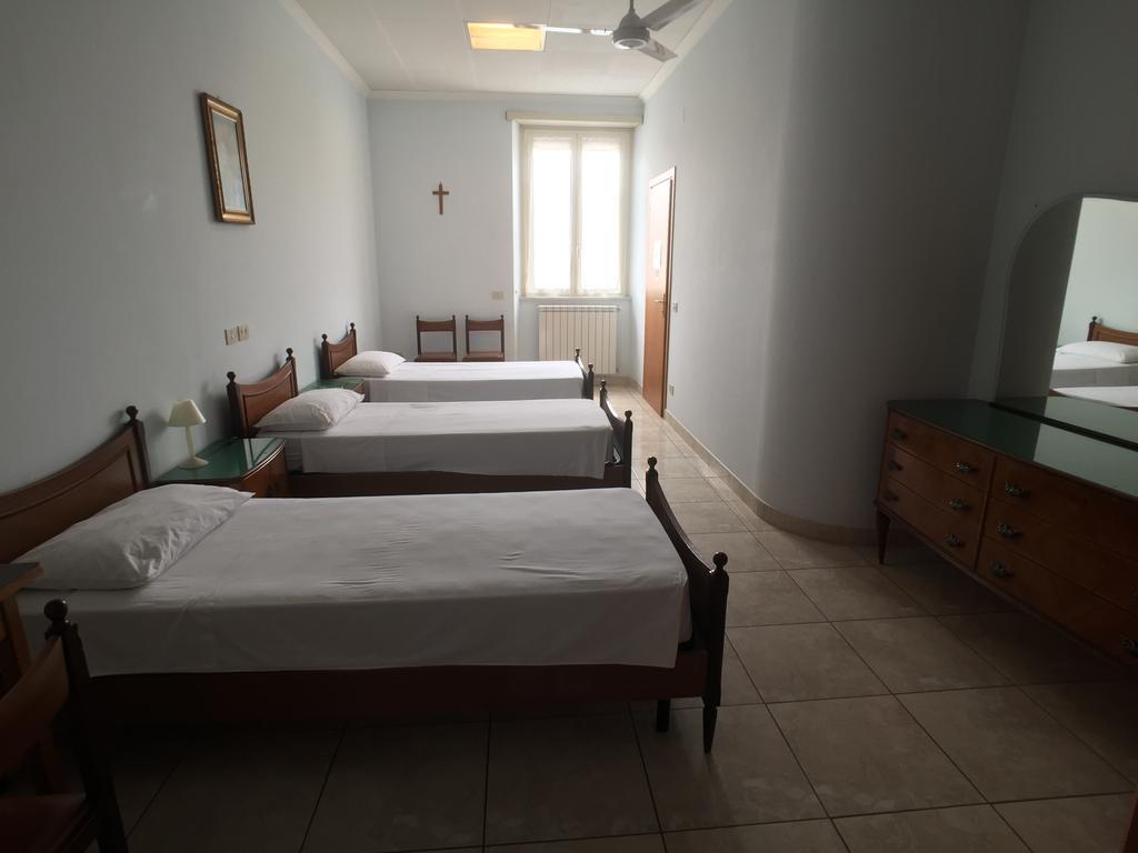 Casa Religiosa Per Ferie Ancelle Del Santuario Hotel Рим Екстериор снимка