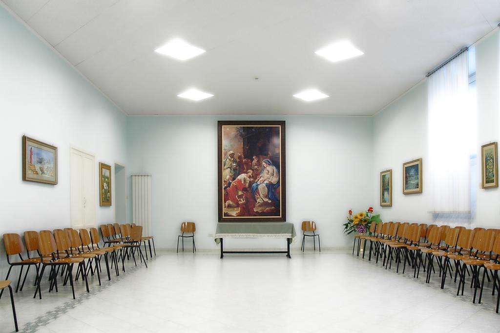 Casa Religiosa Per Ferie Ancelle Del Santuario Hotel Рим Екстериор снимка